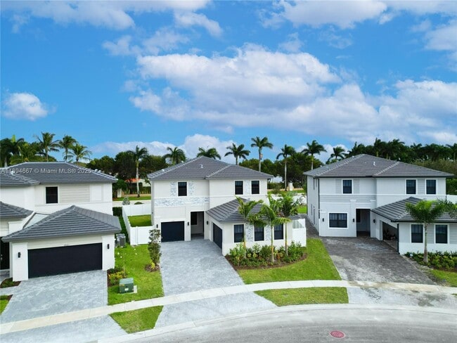 4577 SW 173rd Ave in Miramar, FL - Foto de edificio - Building Photo
