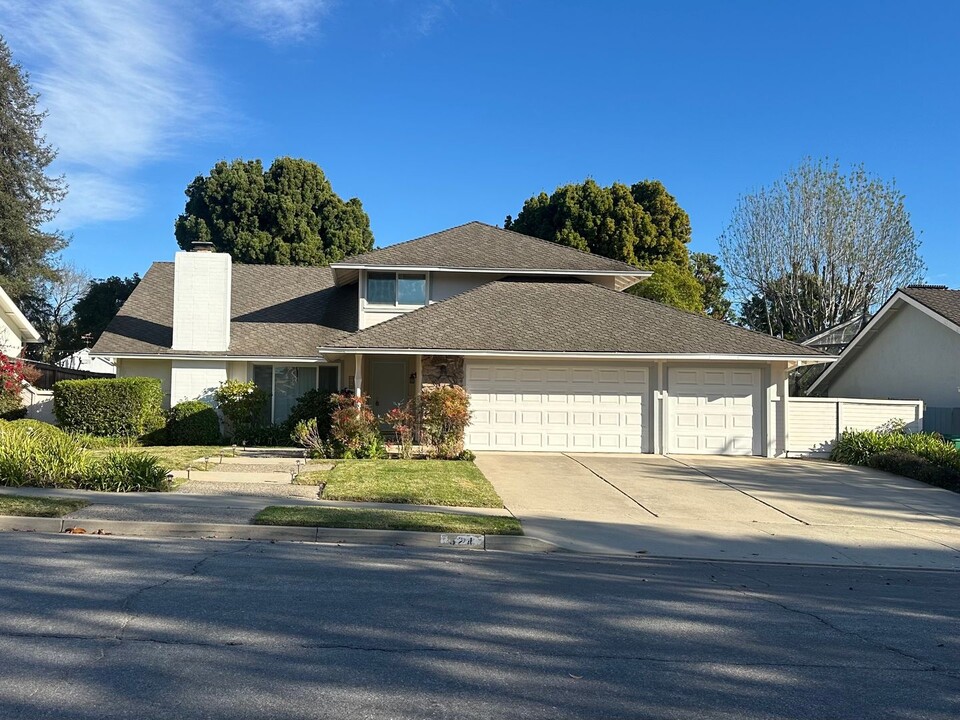 624 Wakefield Rd in Goleta, CA - Building Photo