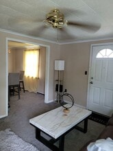 753 East Dr in Clairton, PA - Foto de edificio - Building Photo