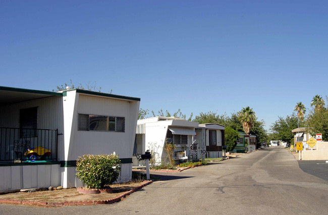 Desert Villa Mobile Home Park in Barstow, CA - Foto de edificio - Building Photo