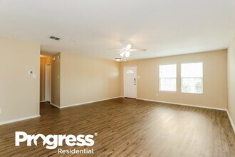 8410 River Bluffs Dr in Arlington, TX - Foto de edificio - Building Photo