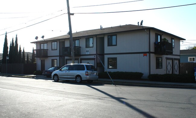 651 19th St in Richmond, CA - Foto de edificio - Building Photo