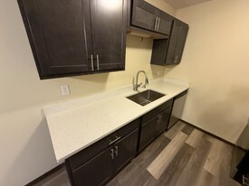 202 Williamsburg Dr in Thiensville, WI - Building Photo