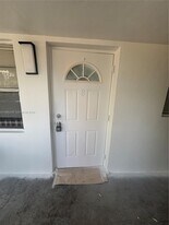 300 SW 4th Ct in Fort Lauderdale, FL - Building Photo