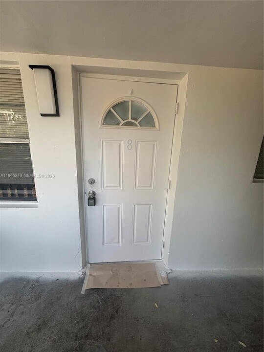 300 SW 4th Ct in Fort Lauderdale, FL - Building Photo