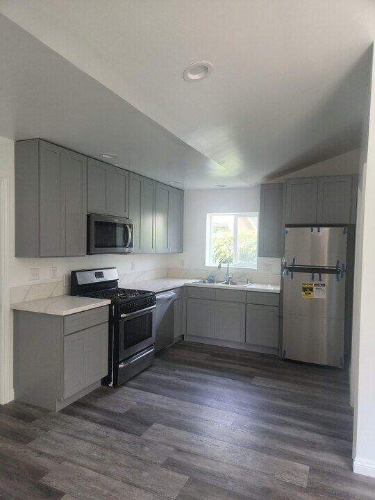 1221 W 47th St, Unit 2 in Los Angeles, CA - Foto de edificio