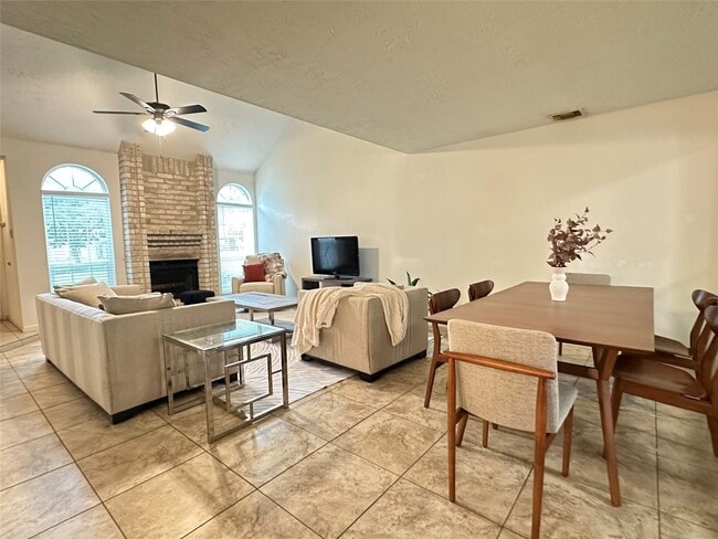 3306 Kempwood Dr in Sugar Land, TX - Building Photo - Building Photo
