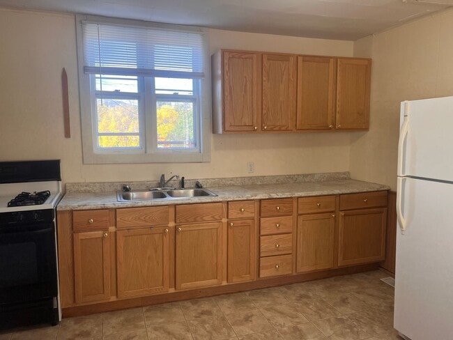 335 N 5th St in Spearfish, SD - Building Photo - Building Photo
