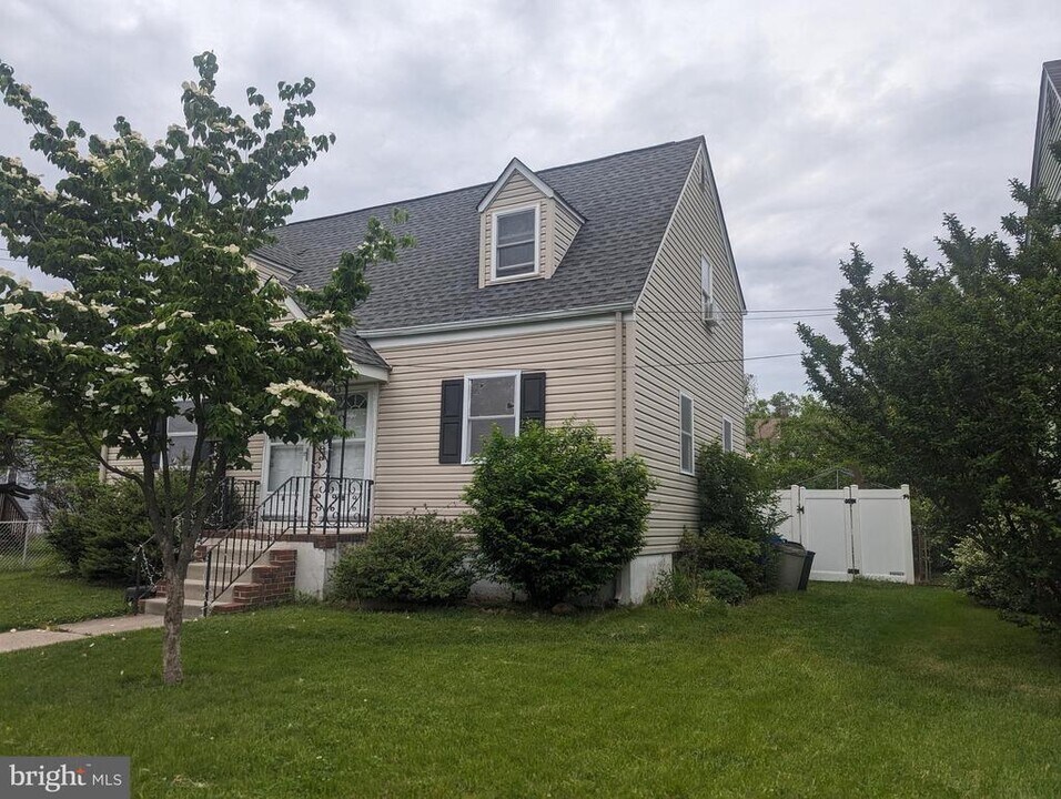 1129 Center Ave in Bellmawr, NJ - Building Photo