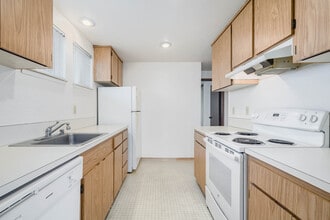 New Horizons Apartments in Burien, WA - Building Photo - Interior Photo