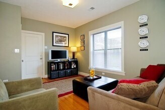 903 W Cornelia Ave in Chicago, IL - Building Photo - Building Photo