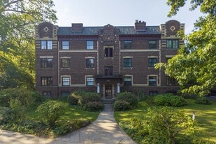 2472 Overlook Rd in Cleveland Heights, OH - Building Photo