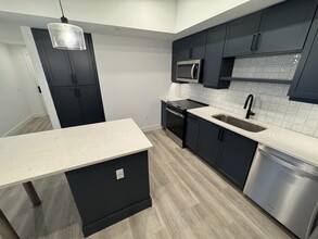 24 NW 31st St, Unit B3 in Miami, FL - Building Photo - Building Photo