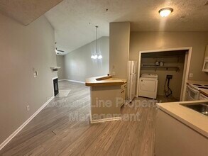 942 Stewarts Creek Dr in Fayetteville, NC - Building Photo - Building Photo