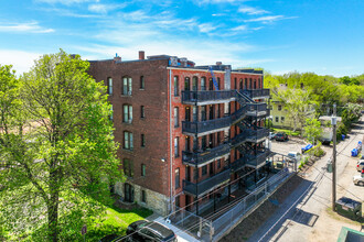 Sutton Place in St. Paul, MN - Building Photo - Building Photo