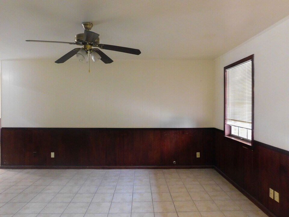 1311 21st St in Huntsville, TX - Building Photo