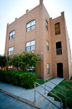 303-309 W Hickory St in Denton, TX - Building Photo - Primary Photo