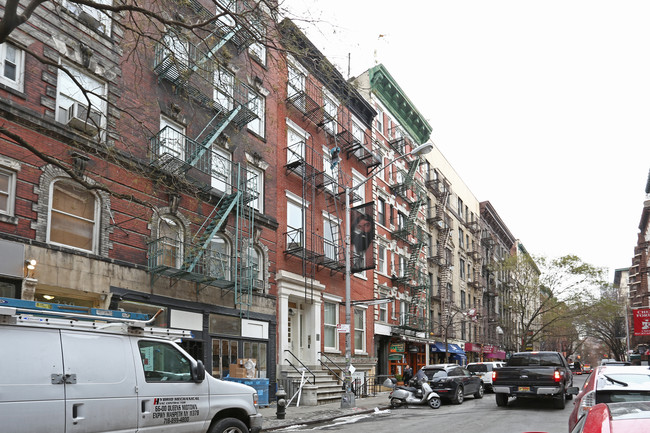 228 Thompson St in New York, NY - Building Photo - Building Photo