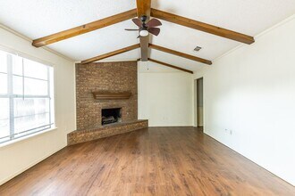 6604 Elmwood Ave, Unit B in Lubbock, TX - Building Photo - Building Photo