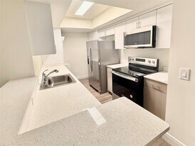 18335 NW 68th Ave, Unit 255-201 in Hialeah, FL - Building Photo