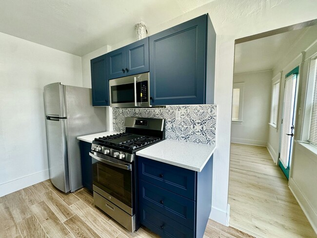 279 Redondo Ave in Long Beach, CA - Building Photo - Building Photo