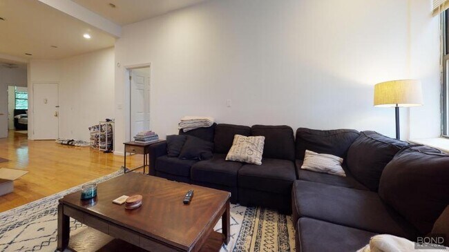 322 2nd Ave in New York, NY - Building Photo - Building Photo