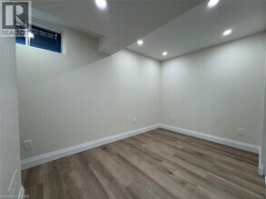 92 Connelly Dr in Kitchener, ON - Building Photo - Building Photo
