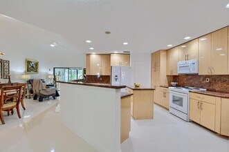 65 Centennial Ct in Deerfield Beach, FL - Foto de edificio - Building Photo