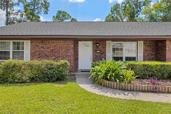 10055 Westview Dr in Houston, TX - Building Photo - Building Photo