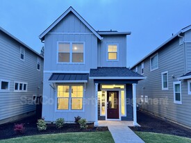 7181 SE Benedict St in Hillsboro, OR - Building Photo