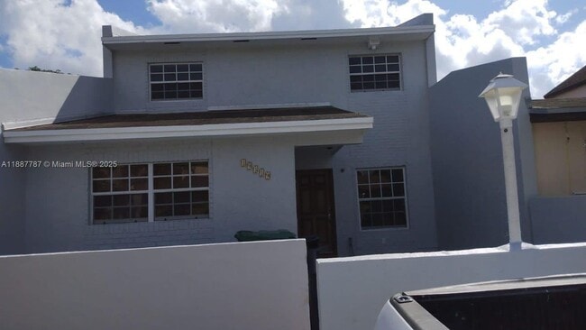 19319 NW 54th Ct in Miami Gardens, FL - Building Photo - Building Photo