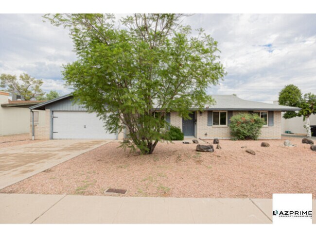 3912 E Shaw Butte Dr in Phoenix, AZ - Building Photo - Building Photo