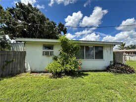 1746 Pacific Ave in North Fort Myers, FL - Building Photo