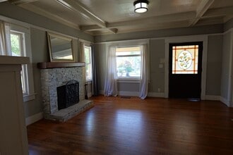 115 E Jefferson in Pomona, CA - Foto de edificio - Building Photo