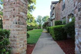 14719 Barryknoll Ln in Houston, TX - Building Photo - Building Photo
