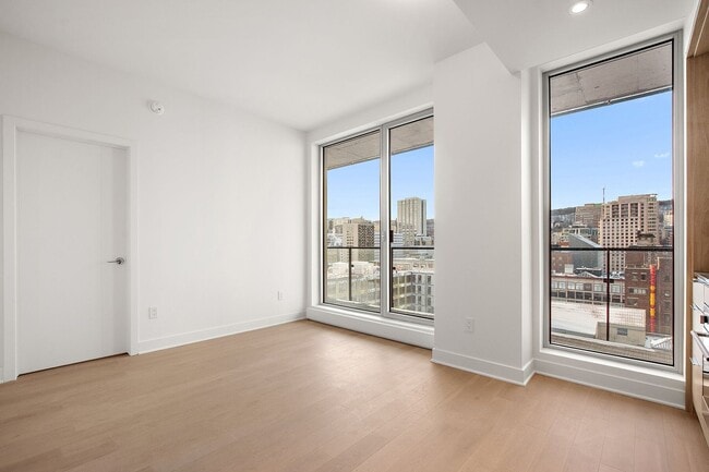 property at 1200 Rue Drummond