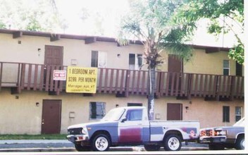 Sunshine Apartments in Riverside, CA - Building Photo - Building Photo