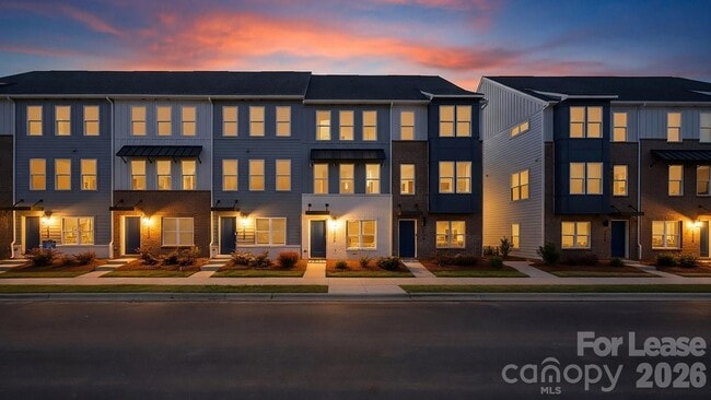 2025 Clarksdale Dr in Charlotte, NC - Building Photo - Building Photo