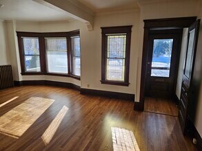 1902 E Newberry Blvd in Milwaukee, WI - Building Photo - Building Photo