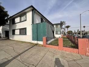 7111 Cimarron St in Los Angeles, CA - Building Photo - Building Photo