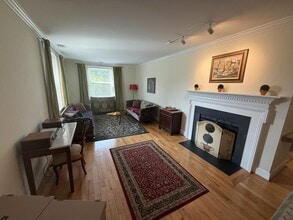 1735 New Hampshire Ave NW in Washington, DC - Foto de edificio - Building Photo