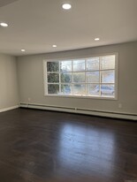 19 Mill St in Wethersfield, CT - Building Photo