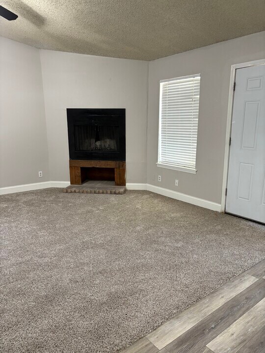 824 Hardy Springs Cir, Unit C in Mcalester, OK - Building Photo