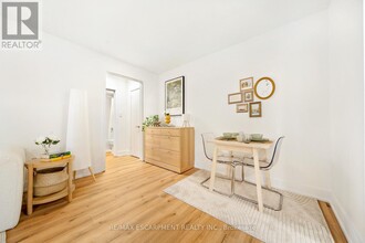 232 Elm St in St Thomas, ON - Building Photo - Building Photo
