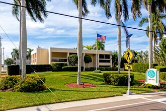 Palm Bay Club in Sarasota, FL - Building Photo - Building Photo