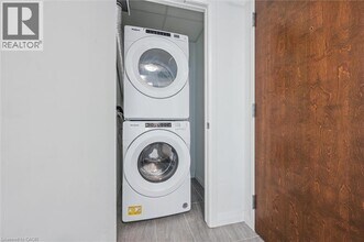 108 Garment St in Kitchener, ON - Building Photo - Building Photo