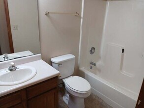 5102 Charm Ridge Dr in Jefferson City, MO - Building Photo - Building Photo