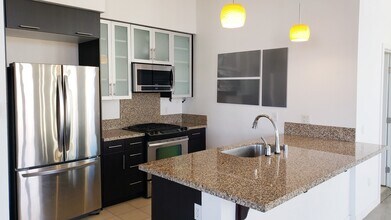 151 W 2nd St in Santa Ana, CA - Building Photo - Building Photo