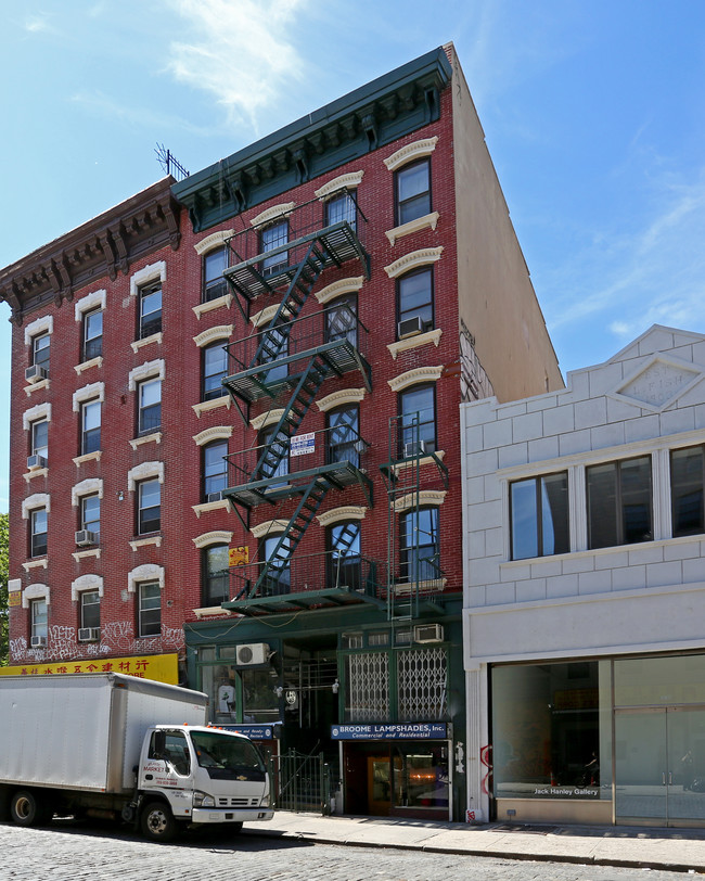 325 Broome St in New York, NY - Foto de edificio - Building Photo