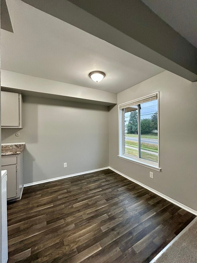 Old Goddard Apartments in Allen Park, MI - Foto de edificio - Building Photo